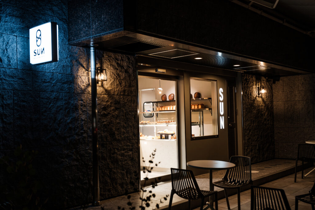 ブーランジェリーサン BOULANGERIE SUN パン屋　店舗デザイン ロゴデザイン　デザイン ロゴ　看板