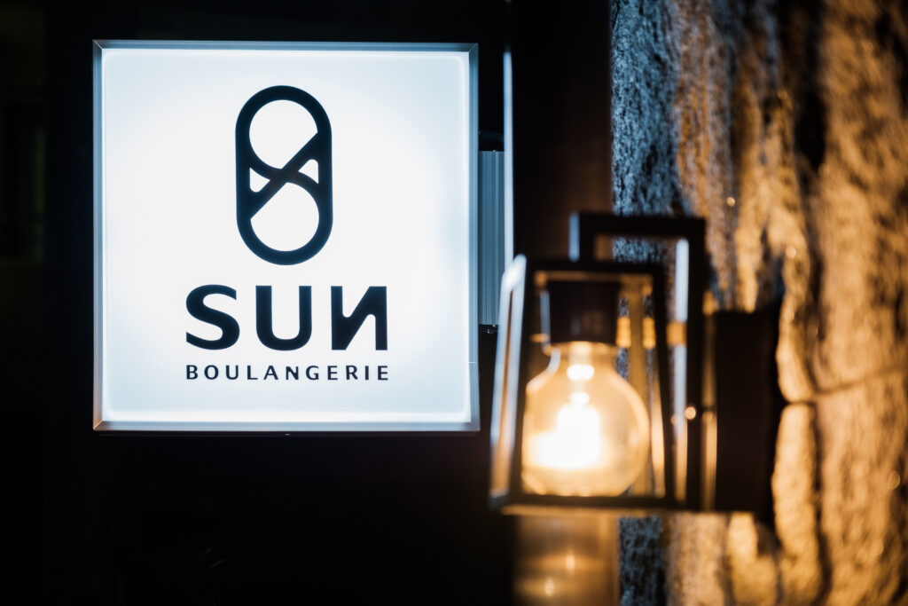 ブーランジェリーサン BOULANGERIE SUN パン屋　店舗デザイン ロゴデザイン　デザイン ロゴ　看板